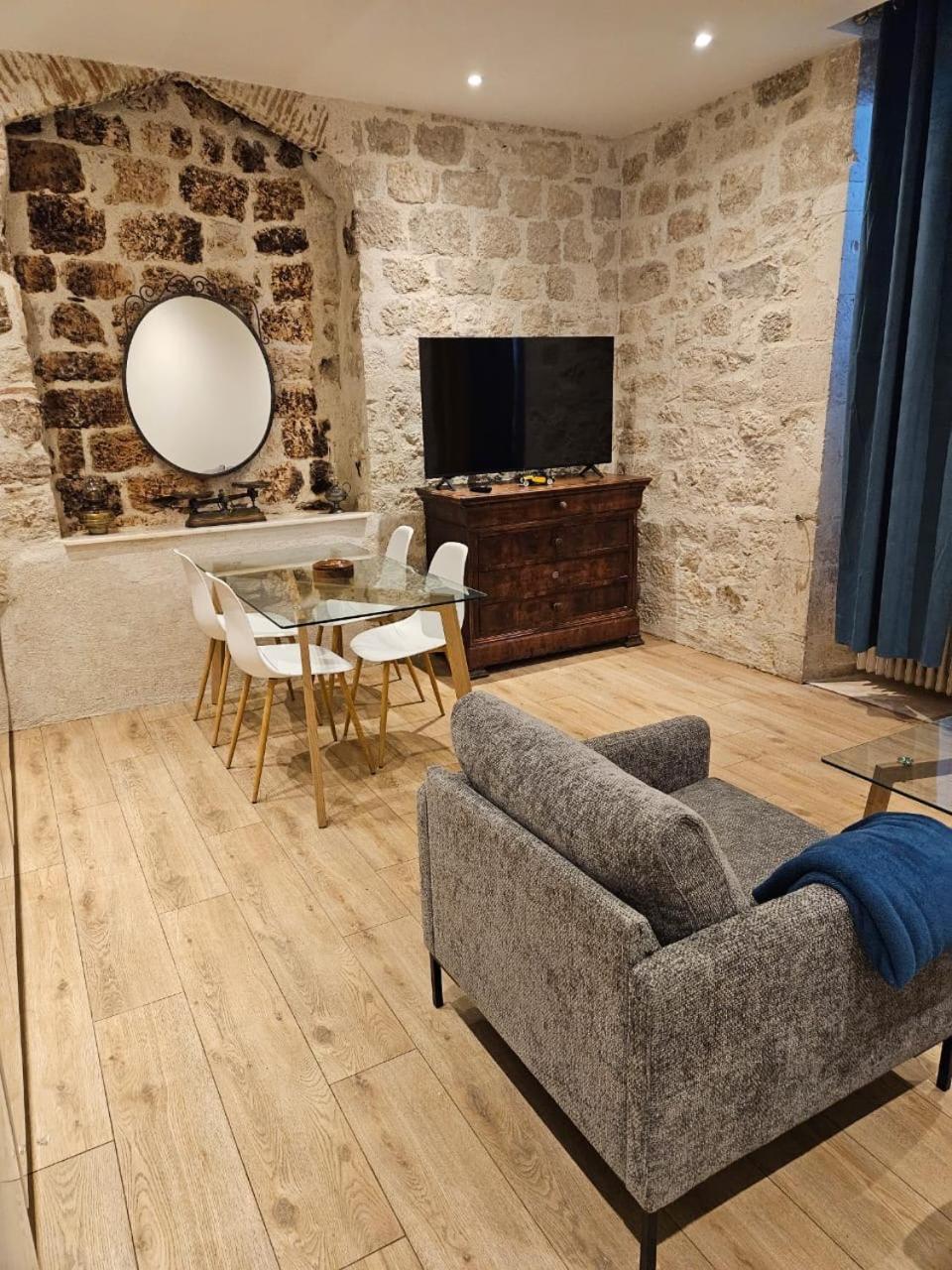 Aparthotel Le Beffroi Tournon-dʼAgenais Exterior foto