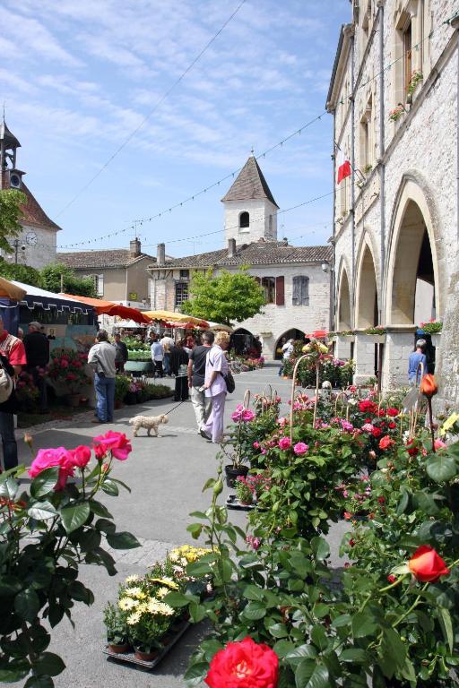 Aparthotel Le Beffroi Tournon-dʼAgenais Exterior foto